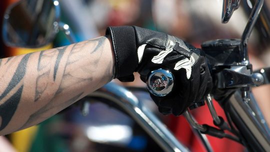 Bien s’équiper pour une bonne conduite et pour une sécurité bien assurée et durable avec les deux roues